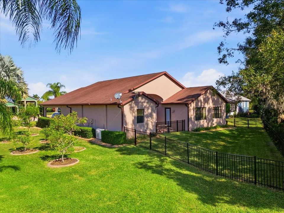 For Sale: $545,000 (2 beds, 2 baths, 1945 Square Feet)