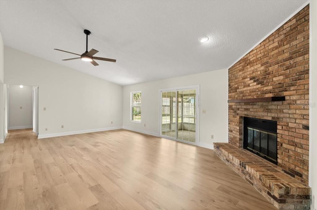 Active With Contract: $359,900 (3 beds, 2 baths, 1810 Square Feet)