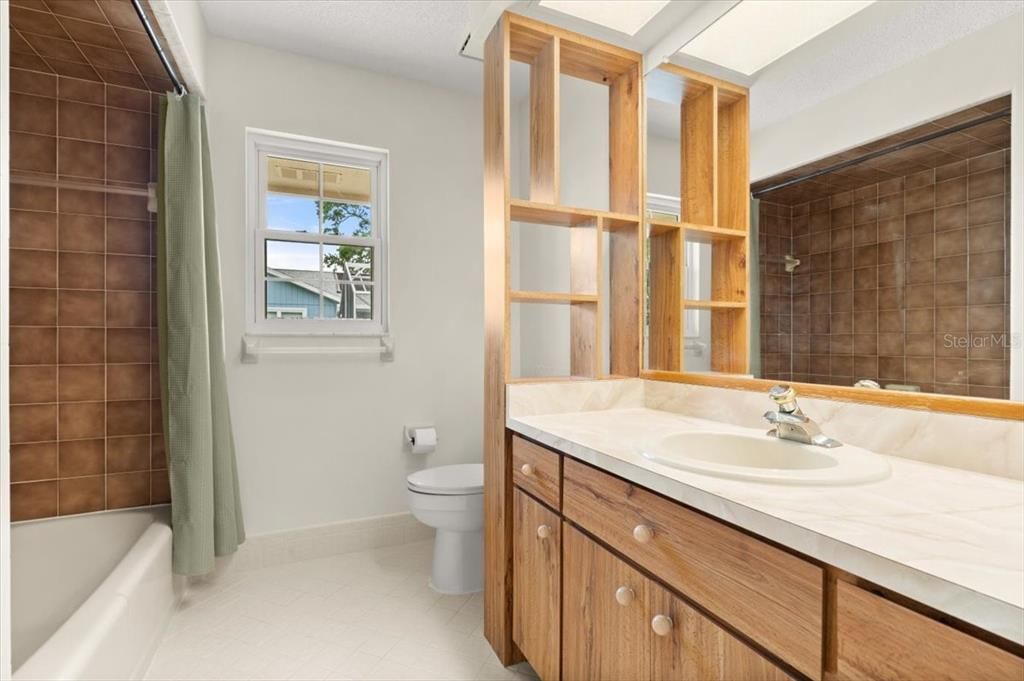 Active With Contract: $359,900 (3 beds, 2 baths, 1810 Square Feet)