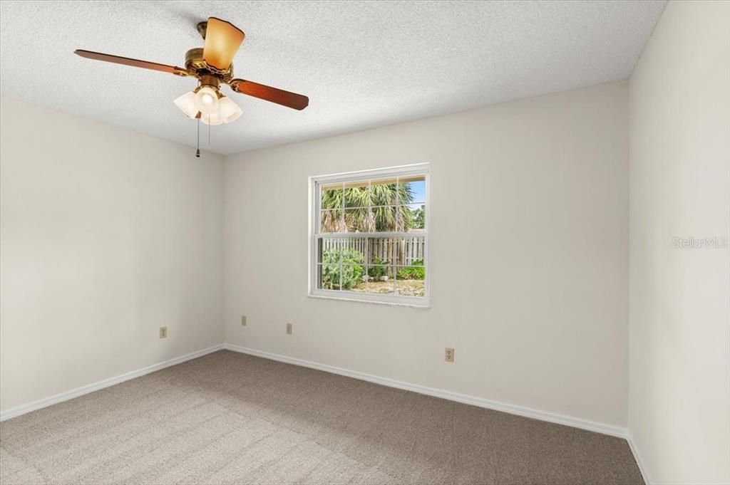 Active With Contract: $359,900 (3 beds, 2 baths, 1810 Square Feet)