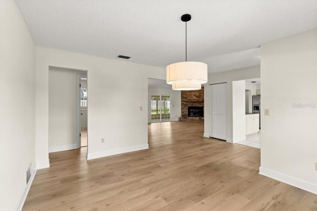 Active With Contract: $359,900 (3 beds, 2 baths, 1810 Square Feet)