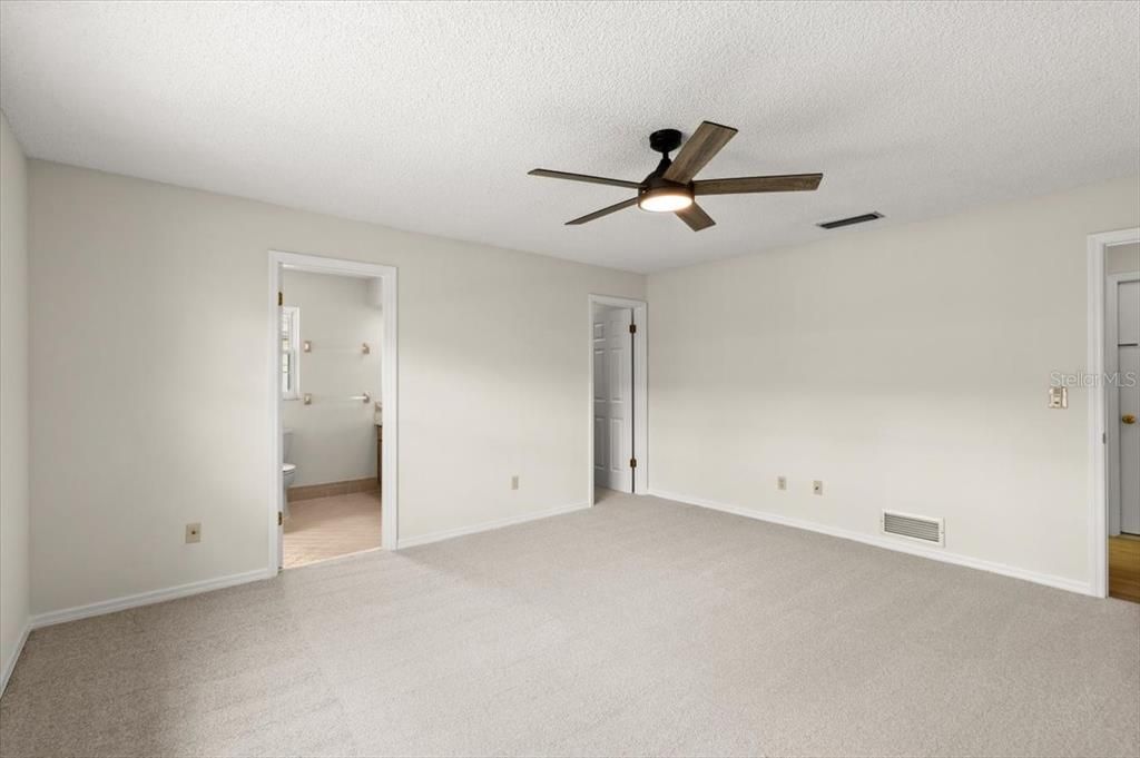 Active With Contract: $359,900 (3 beds, 2 baths, 1810 Square Feet)