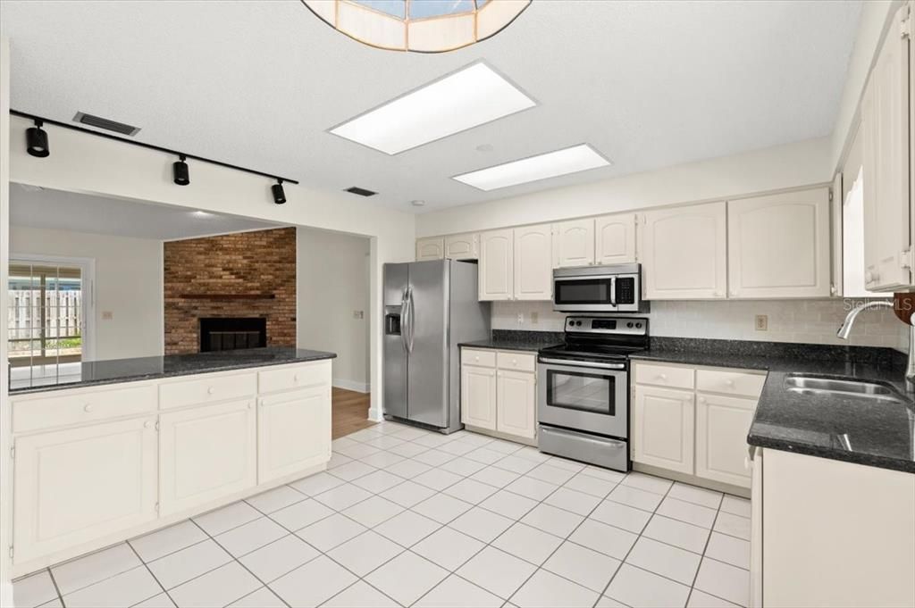 Active With Contract: $359,900 (3 beds, 2 baths, 1810 Square Feet)