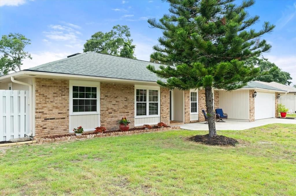 Active With Contract: $359,900 (3 beds, 2 baths, 1810 Square Feet)