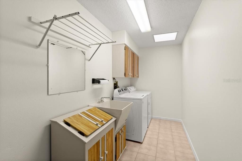 Active With Contract: $359,900 (3 beds, 2 baths, 1810 Square Feet)