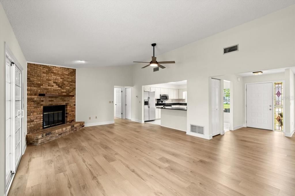 Active With Contract: $359,900 (3 beds, 2 baths, 1810 Square Feet)