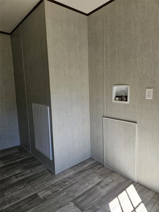 Active With Contract: $185,000 (4 beds, 2 baths, 1456 Square Feet)