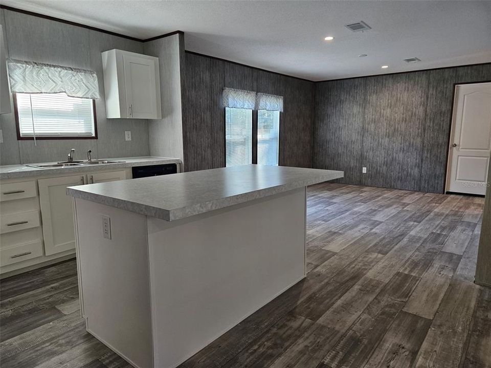 Active With Contract: $185,000 (4 beds, 2 baths, 1456 Square Feet)