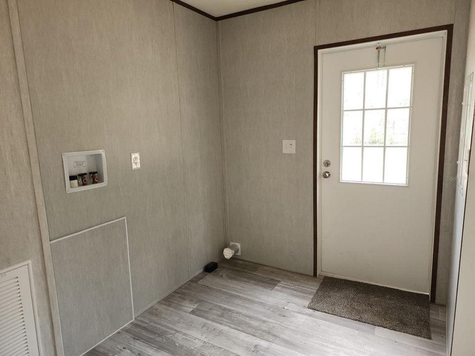 Active With Contract: $185,000 (4 beds, 2 baths, 1456 Square Feet)