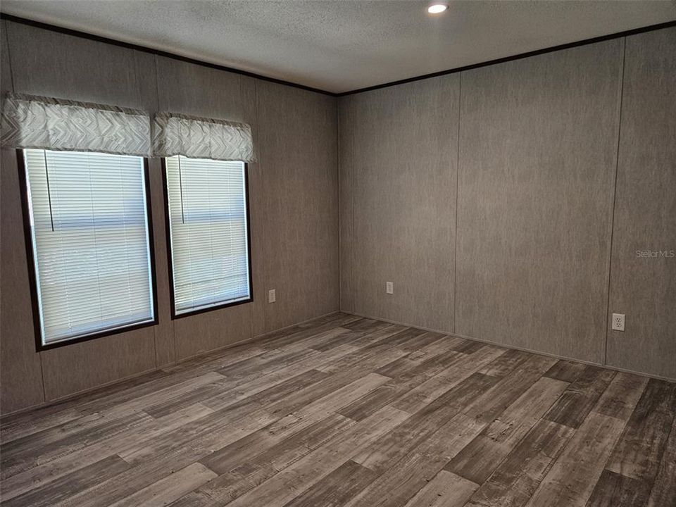 Active With Contract: $185,000 (4 beds, 2 baths, 1456 Square Feet)