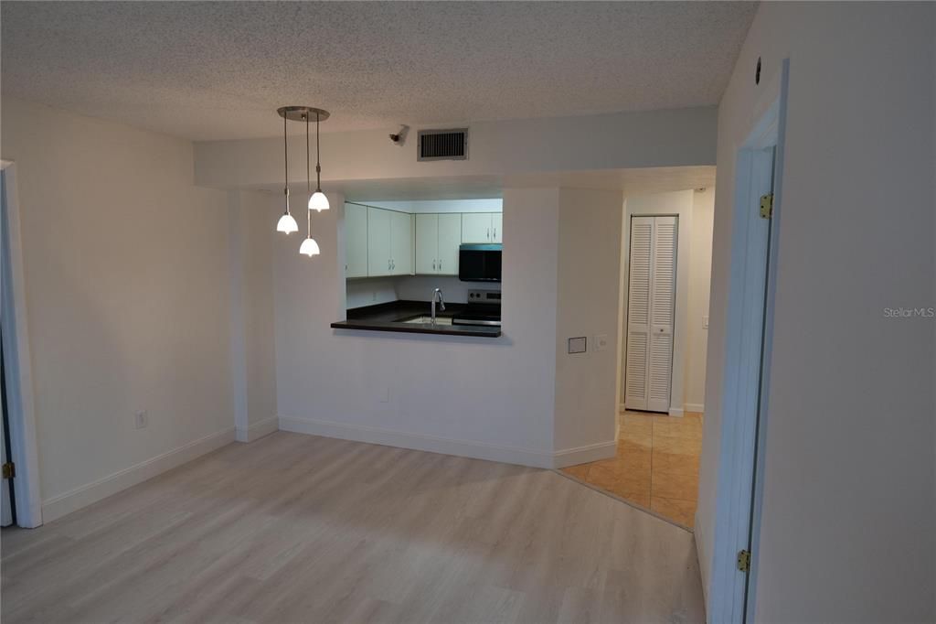 En Venta: $239,900 (2 camas, 2 baños, 1075 Pies cuadrados)