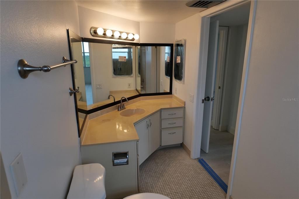 En Venta: $239,900 (2 camas, 2 baños, 1075 Pies cuadrados)