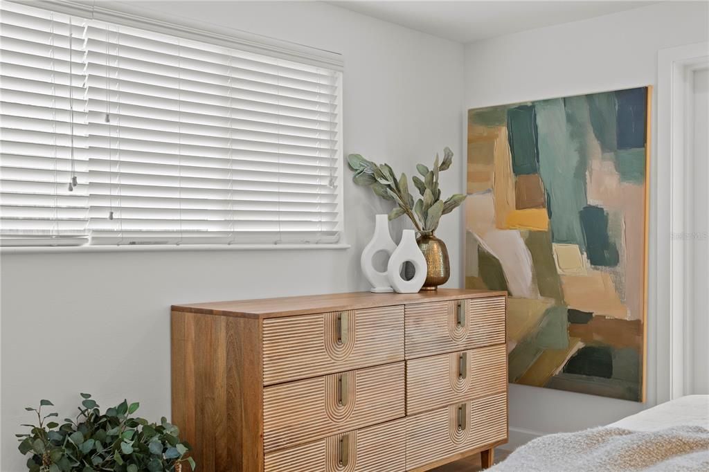 合同活跃: $1,080,000 (5 贝兹, 3 浴室, 3282 平方英尺)