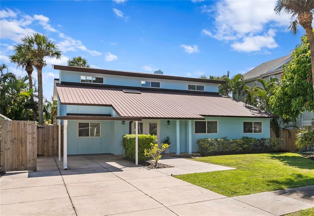 合同活跃: $1,080,000 (5 贝兹, 3 浴室, 3282 平方英尺)