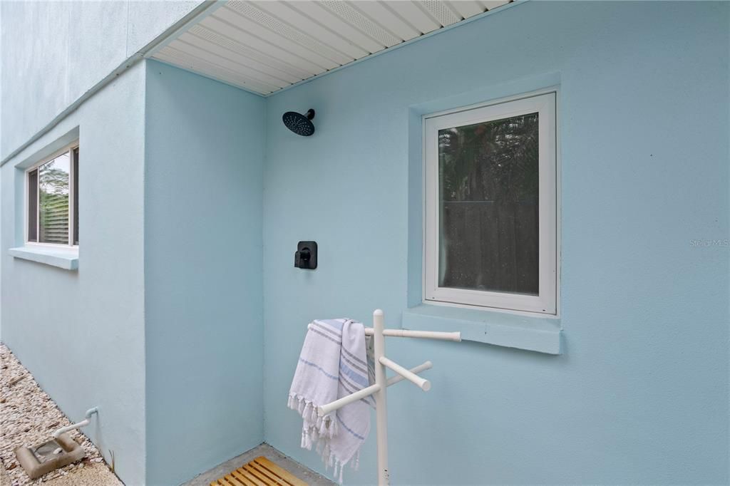 合同活跃: $1,080,000 (5 贝兹, 3 浴室, 3282 平方英尺)