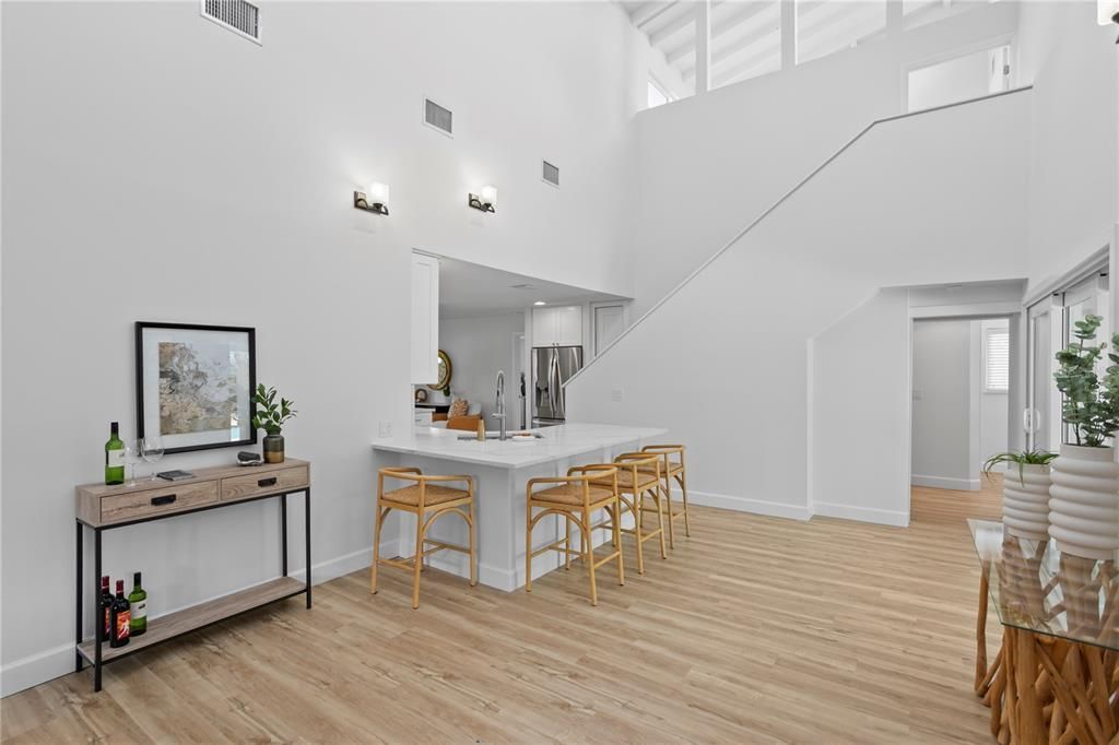 合同活跃: $1,080,000 (5 贝兹, 3 浴室, 3282 平方英尺)