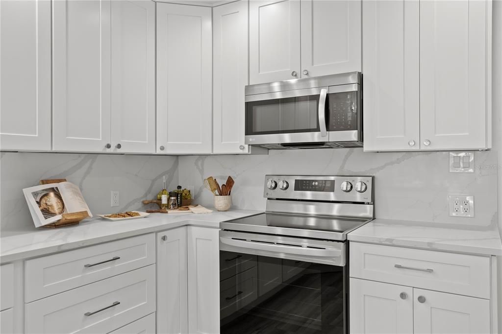 合同活跃: $1,080,000 (5 贝兹, 3 浴室, 3282 平方英尺)