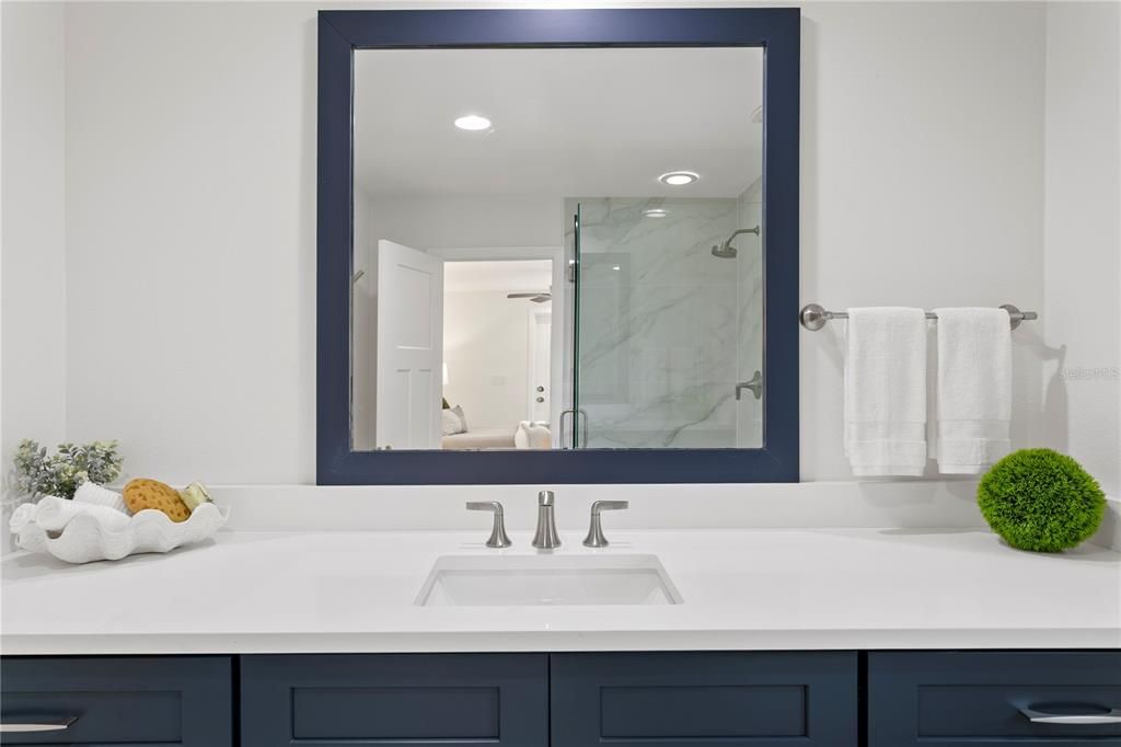 合同活跃: $1,080,000 (5 贝兹, 3 浴室, 3282 平方英尺)