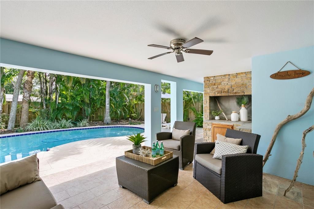 合同活跃: $1,080,000 (5 贝兹, 3 浴室, 3282 平方英尺)