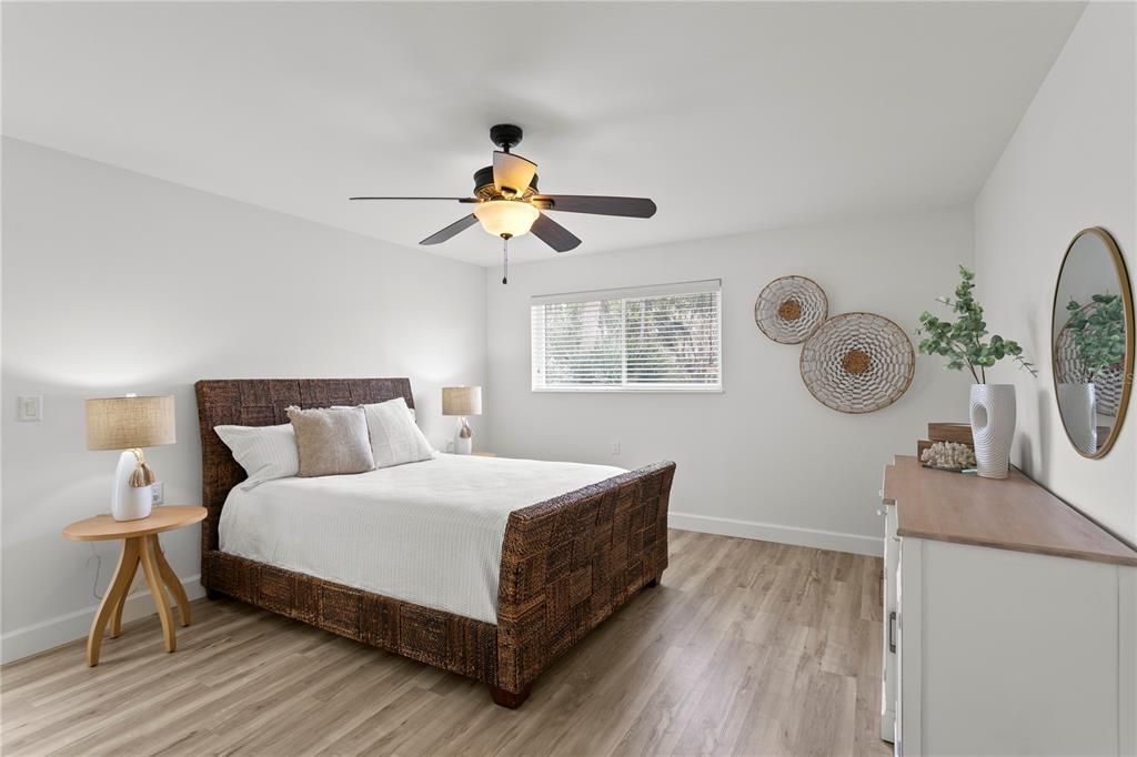 合同活跃: $1,080,000 (5 贝兹, 3 浴室, 3282 平方英尺)