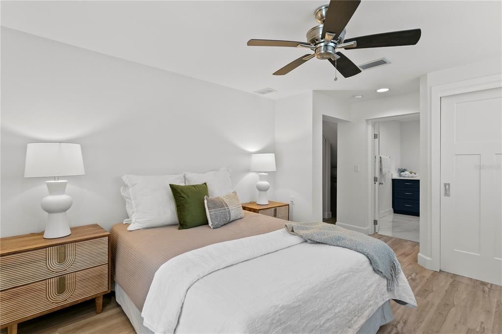 合同活跃: $1,080,000 (5 贝兹, 3 浴室, 3282 平方英尺)