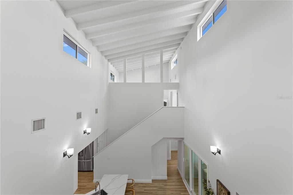 合同活跃: $1,080,000 (5 贝兹, 3 浴室, 3282 平方英尺)