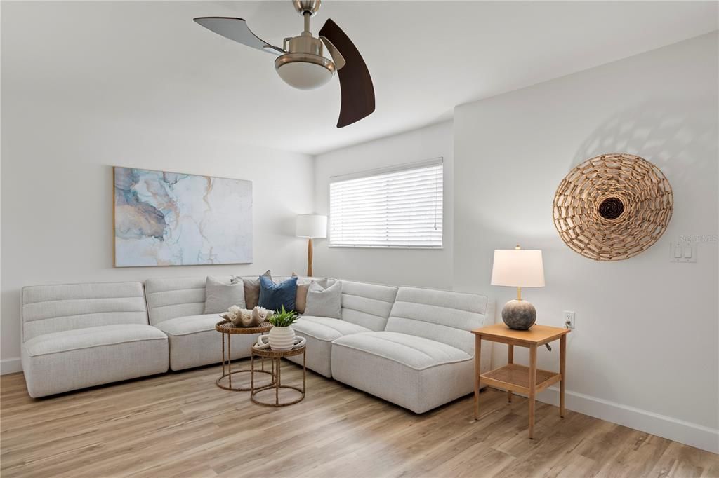 合同活跃: $1,080,000 (5 贝兹, 3 浴室, 3282 平方英尺)