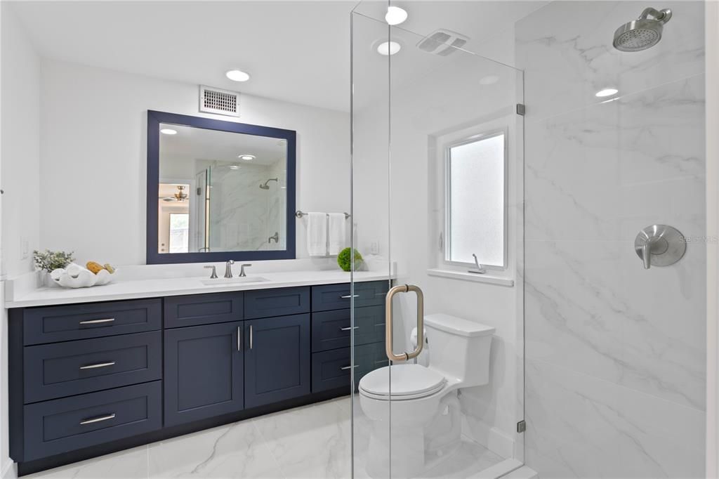 合同活跃: $1,080,000 (5 贝兹, 3 浴室, 3282 平方英尺)