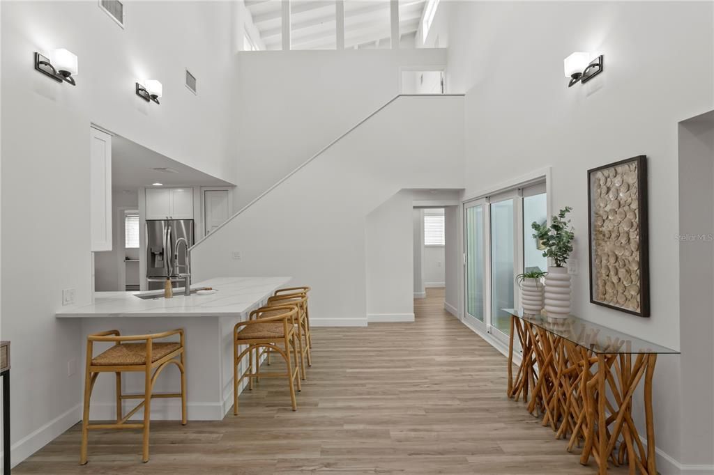 合同活跃: $1,080,000 (5 贝兹, 3 浴室, 3282 平方英尺)