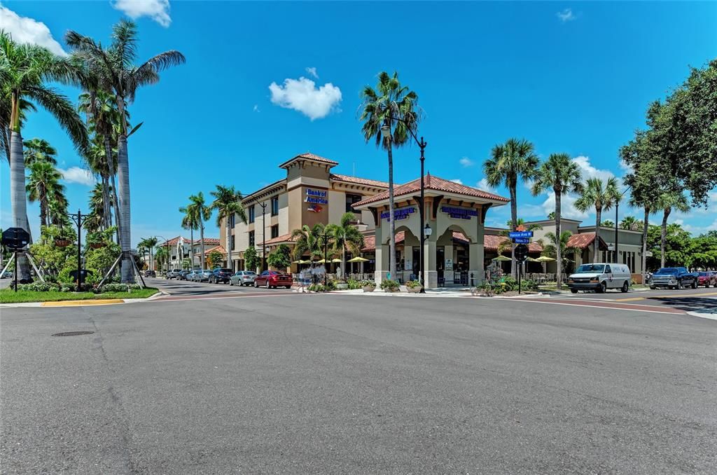 Active With Contract: $189,900 (2 beds, 1 baths, 976 Square Feet)