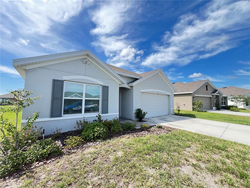 For Rent: $1,899 (4 beds, 2 baths, 1828 Square Feet)