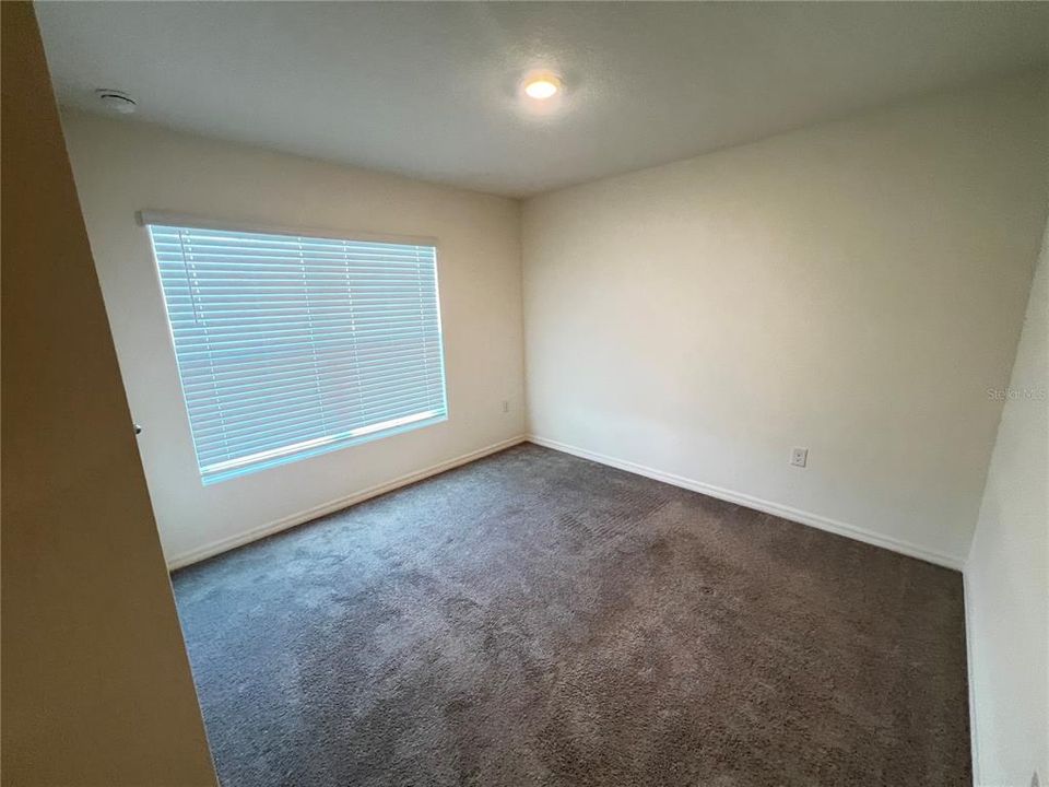 For Rent: $1,899 (4 beds, 2 baths, 1828 Square Feet)