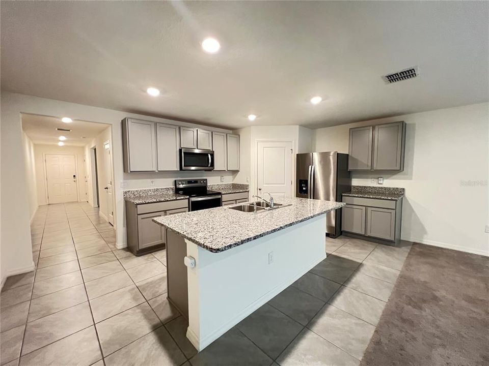 For Rent: $1,899 (4 beds, 2 baths, 1828 Square Feet)