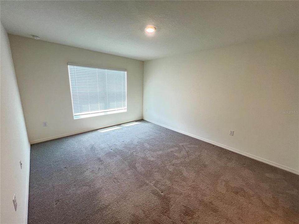 For Rent: $1,899 (4 beds, 2 baths, 1828 Square Feet)