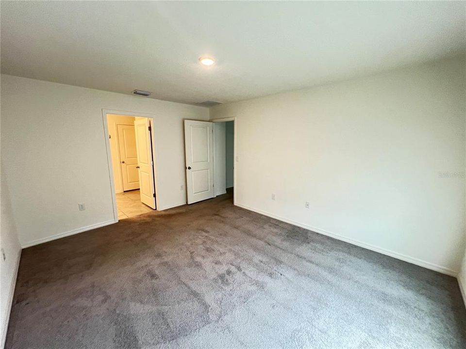 For Rent: $1,899 (4 beds, 2 baths, 1828 Square Feet)