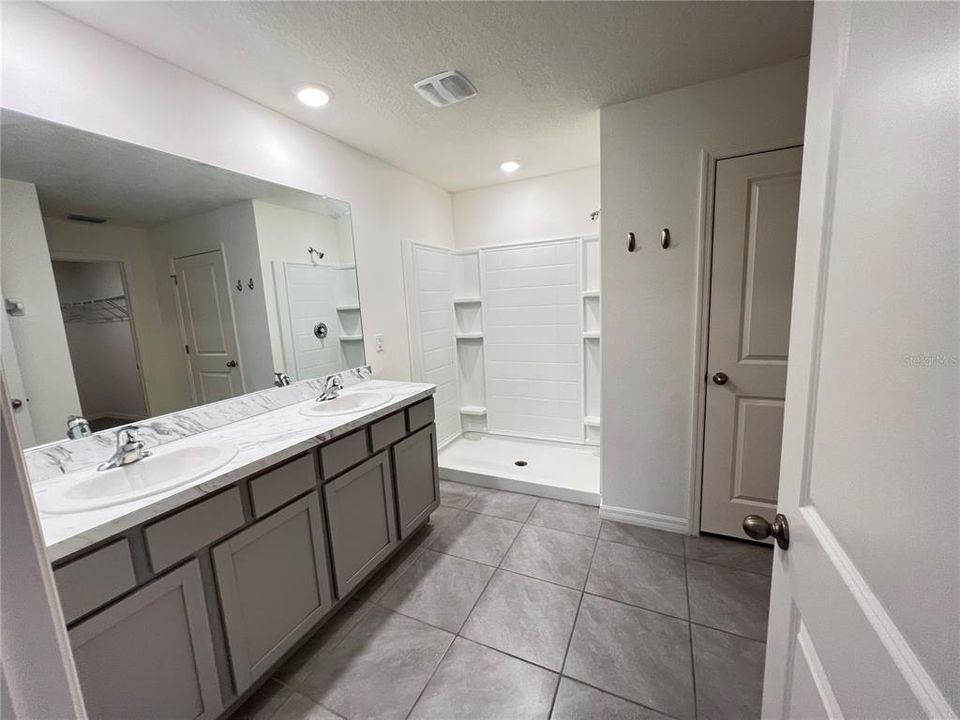 For Rent: $1,899 (4 beds, 2 baths, 1828 Square Feet)