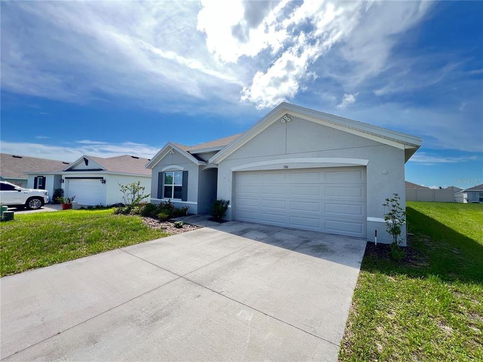 For Rent: $1,899 (4 beds, 2 baths, 1828 Square Feet)