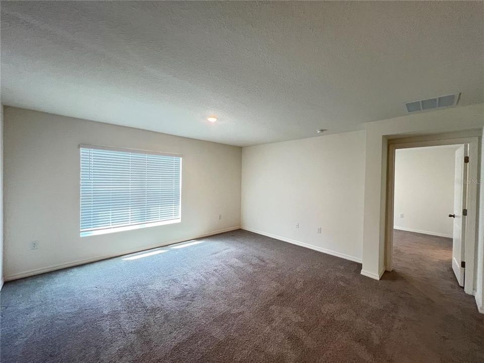 For Rent: $1,899 (4 beds, 2 baths, 1828 Square Feet)