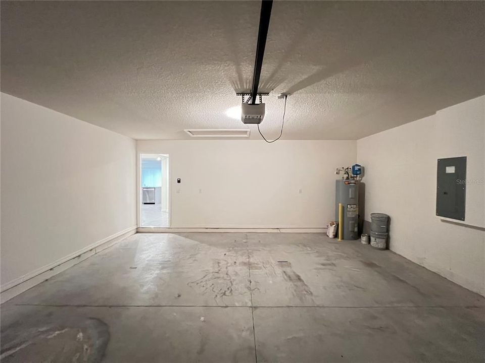 For Rent: $1,899 (4 beds, 2 baths, 1828 Square Feet)