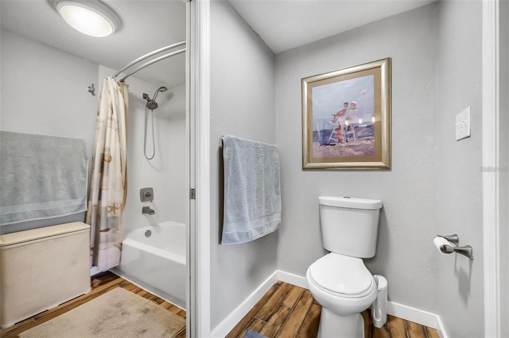 Под контрактом: $2,000 (2 спален, 1 ванн, 1190 Квадратных фут)