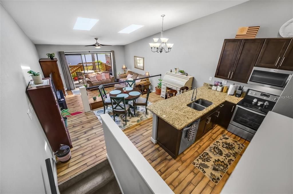 Под контрактом: $2,000 (2 спален, 1 ванн, 1190 Квадратных фут)