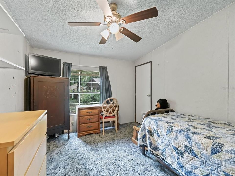 For Sale: $215,000 (3 beds, 2 baths, 1456 Square Feet)