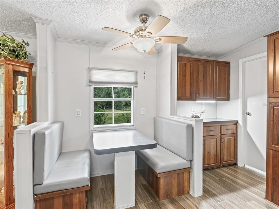 For Sale: $215,000 (3 beds, 2 baths, 1456 Square Feet)