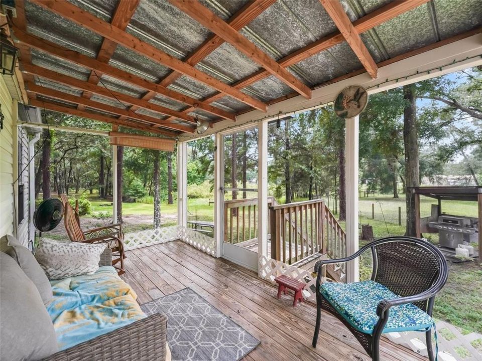 For Sale: $215,000 (3 beds, 2 baths, 1456 Square Feet)