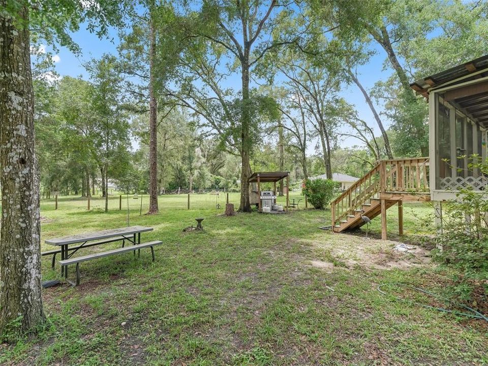 For Sale: $215,000 (3 beds, 2 baths, 1456 Square Feet)