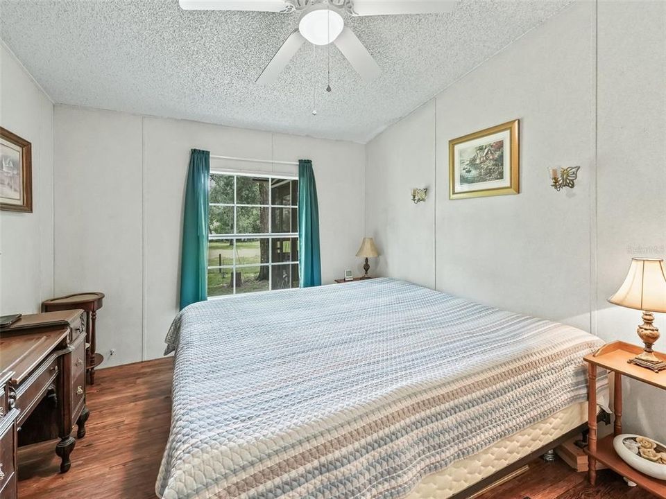 For Sale: $215,000 (3 beds, 2 baths, 1456 Square Feet)