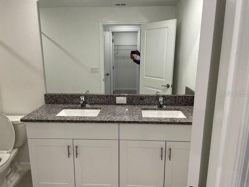 合同活跃: $1,950 (3 贝兹, 2 浴室, 1634 平方英尺)