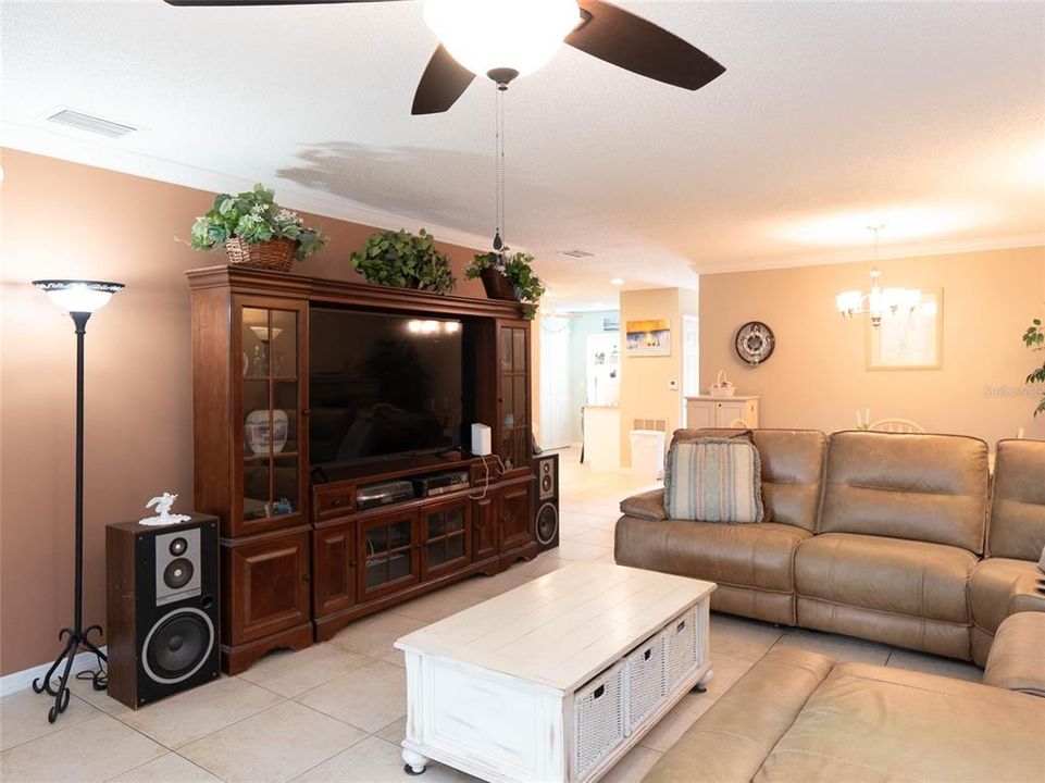 For Sale: $260,000 (3 beds, 2 baths, 1668 Square Feet)