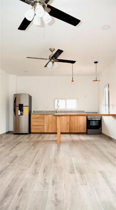 待售: $185,000 (2 贝兹, 1 浴室, 800 平方英尺)