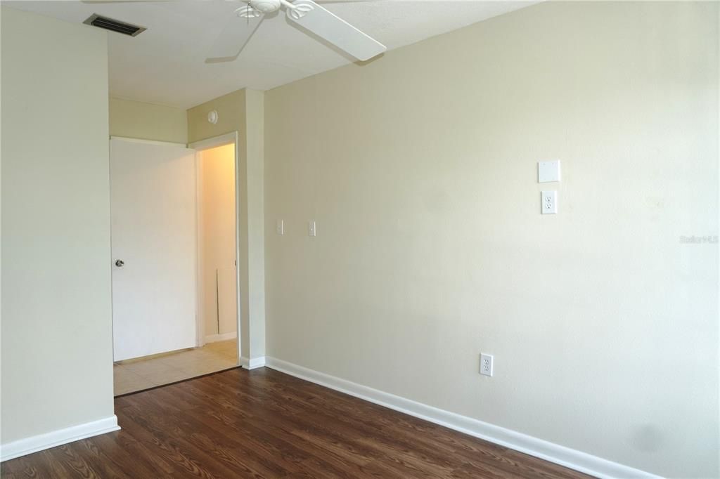 For Sale: $124,900 (2 beds, 1 baths, 768 Square Feet)